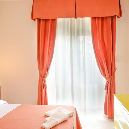 Residence Dei Fiori Pietra Ligure Bagian luar foto