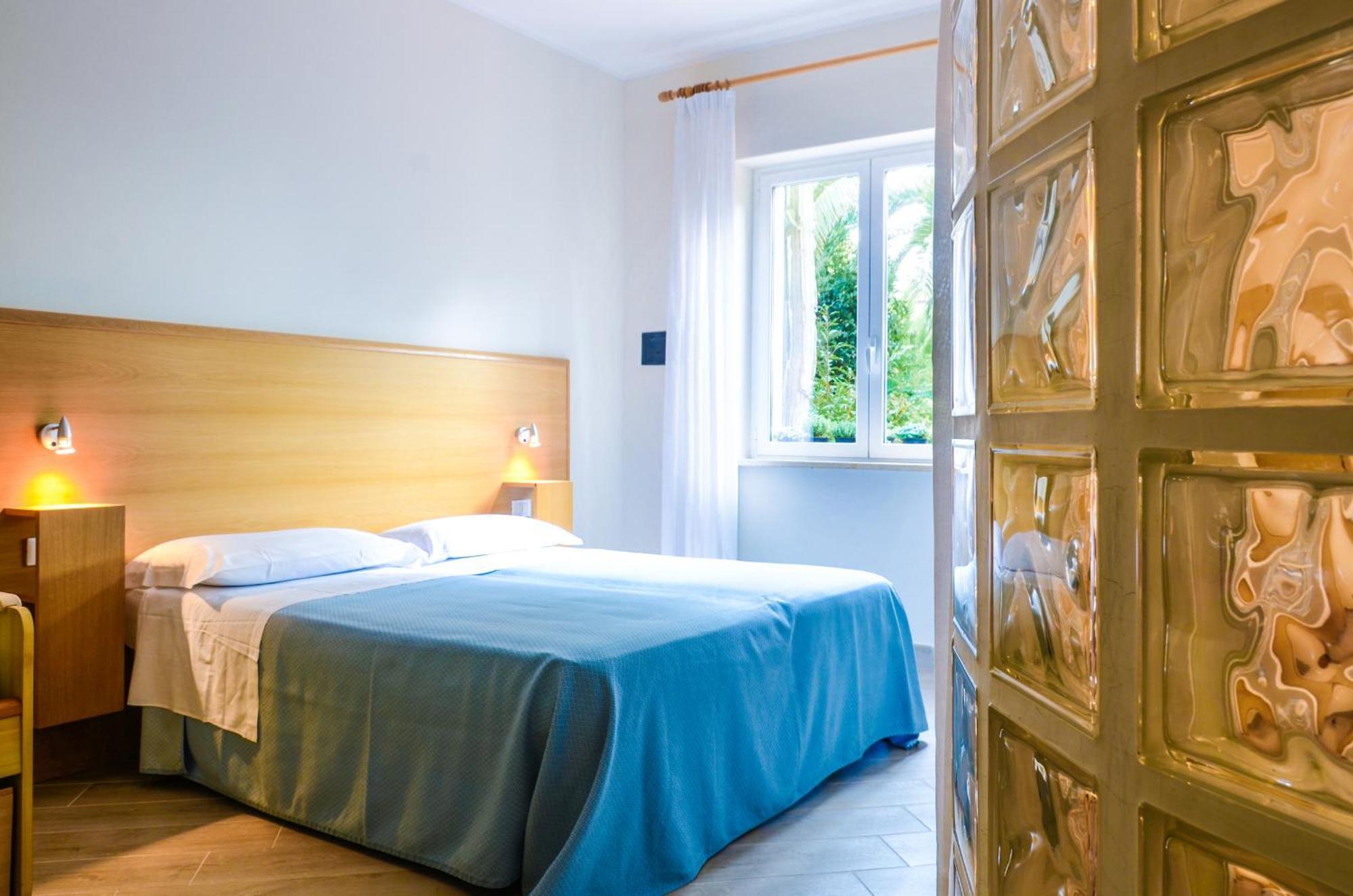 Residence Dei Fiori Pietra Ligure Bagian luar foto