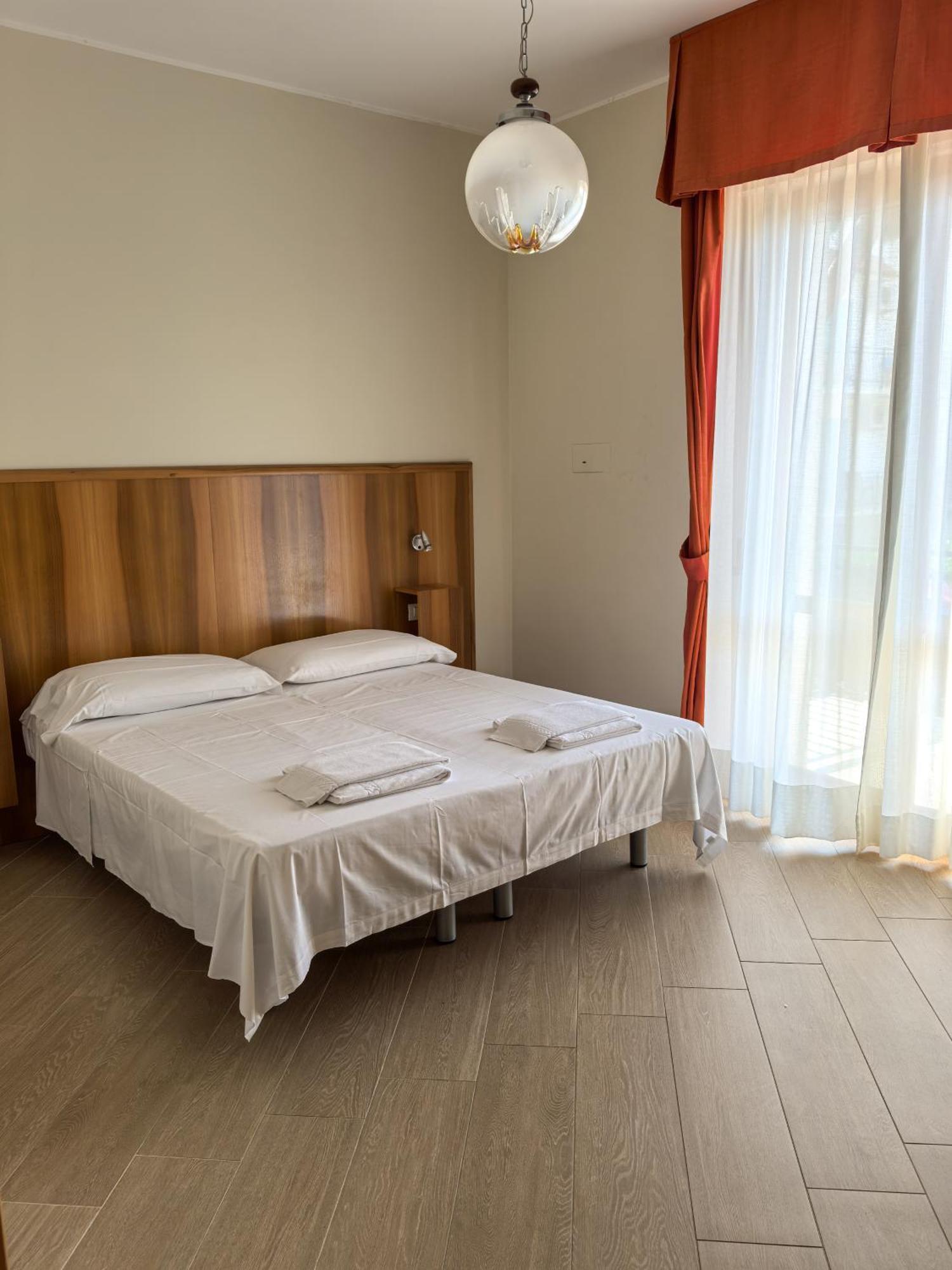 Residence Dei Fiori Pietra Ligure Bagian luar foto