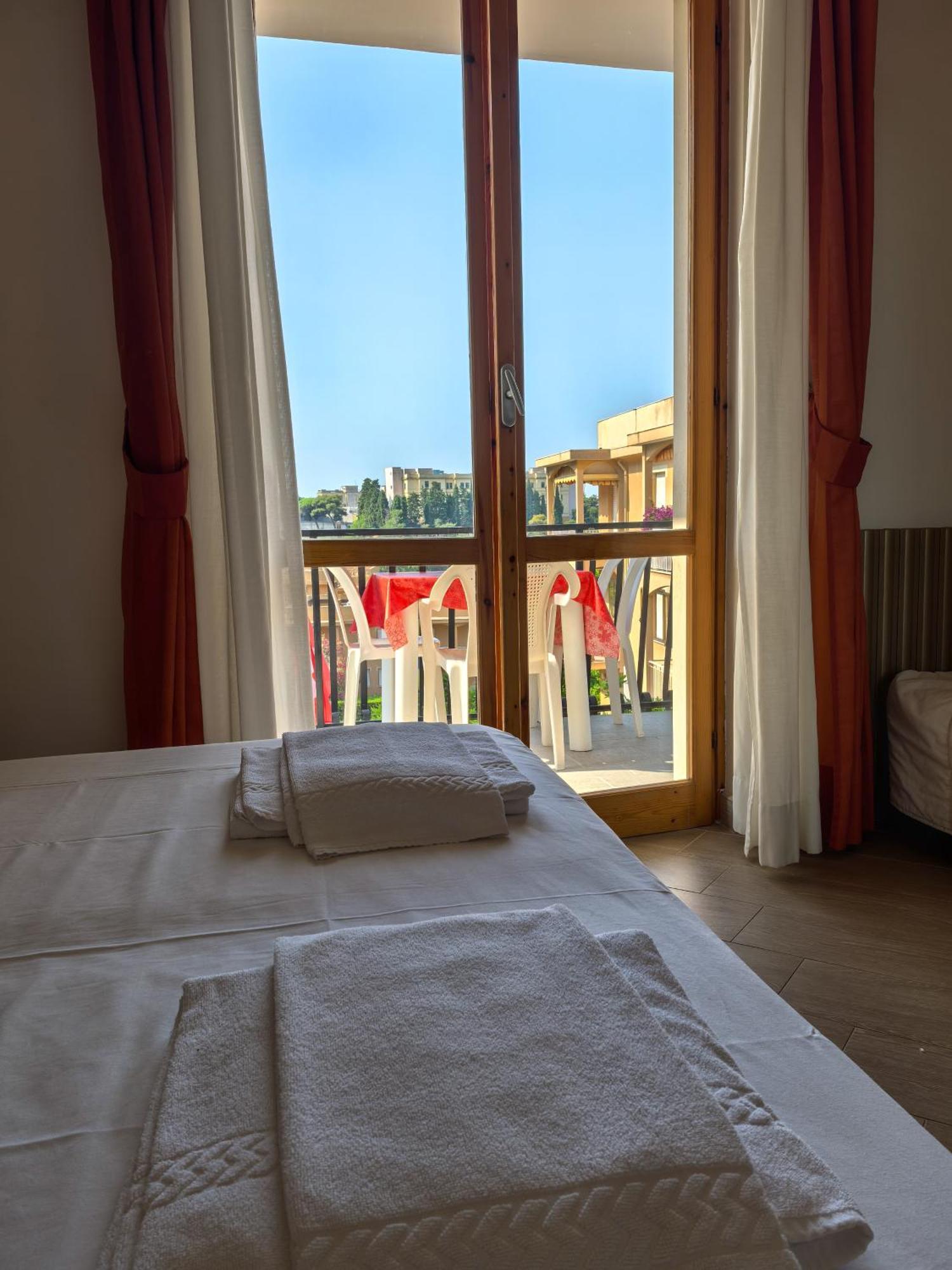 Residence Dei Fiori Pietra Ligure Bagian luar foto