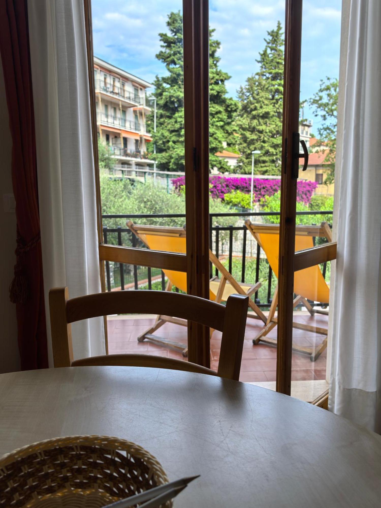 Residence Dei Fiori Pietra Ligure Bagian luar foto